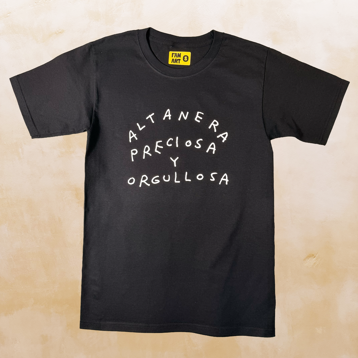Bikina, t-shirt negra